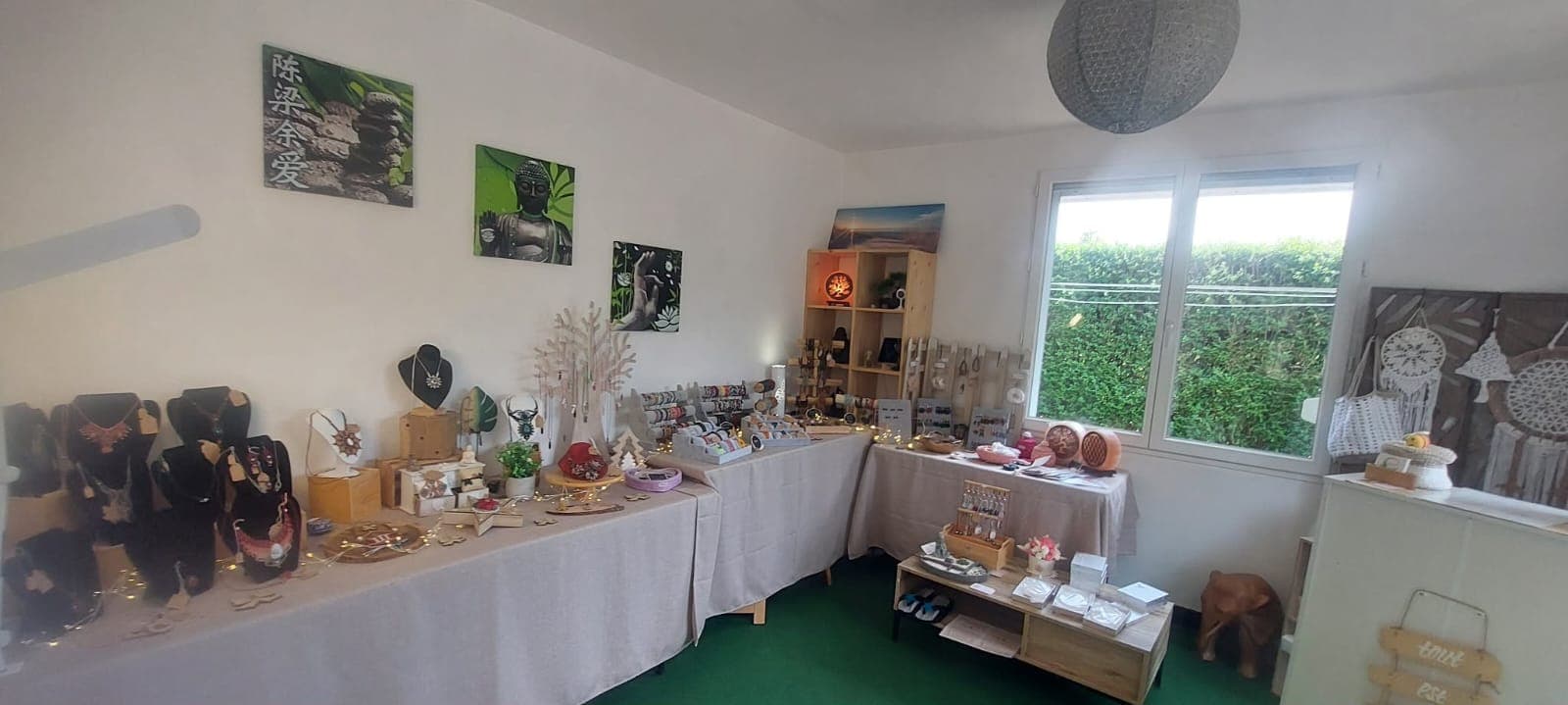 Extérieur de la boutique chalet bleu - Sensa Zen